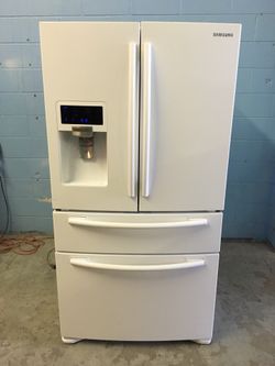 28 Cu Ft White Samsung 4 Door Refrigerator