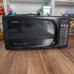 Panasonic The Genius Premier 1100W Microwave Oven - Black