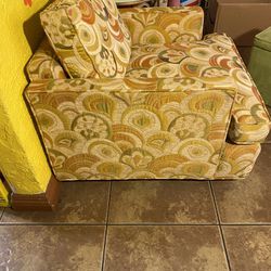 Vintage 1972 Floral chair must Go! 