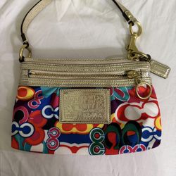 ❤️Coach Poppy Wristlet ❤️