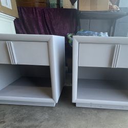Henredon Mid Century Modern Nightstands