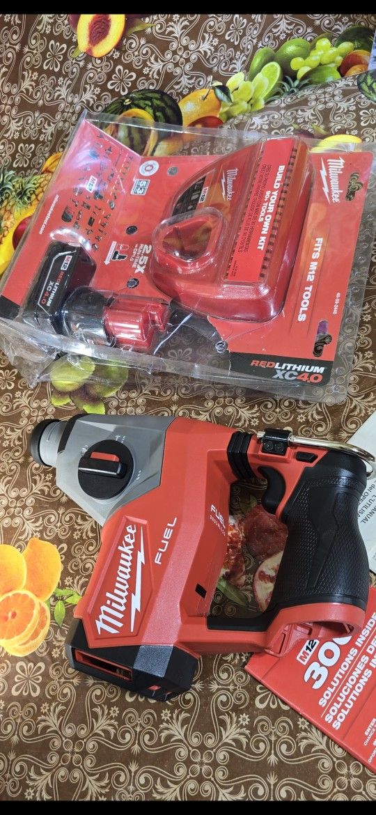 Milwaukee
M12 FUEL 12V Lithium-Ion Brushless Cordless 5/8 in. SDS Plus Rotary Hammer Kit