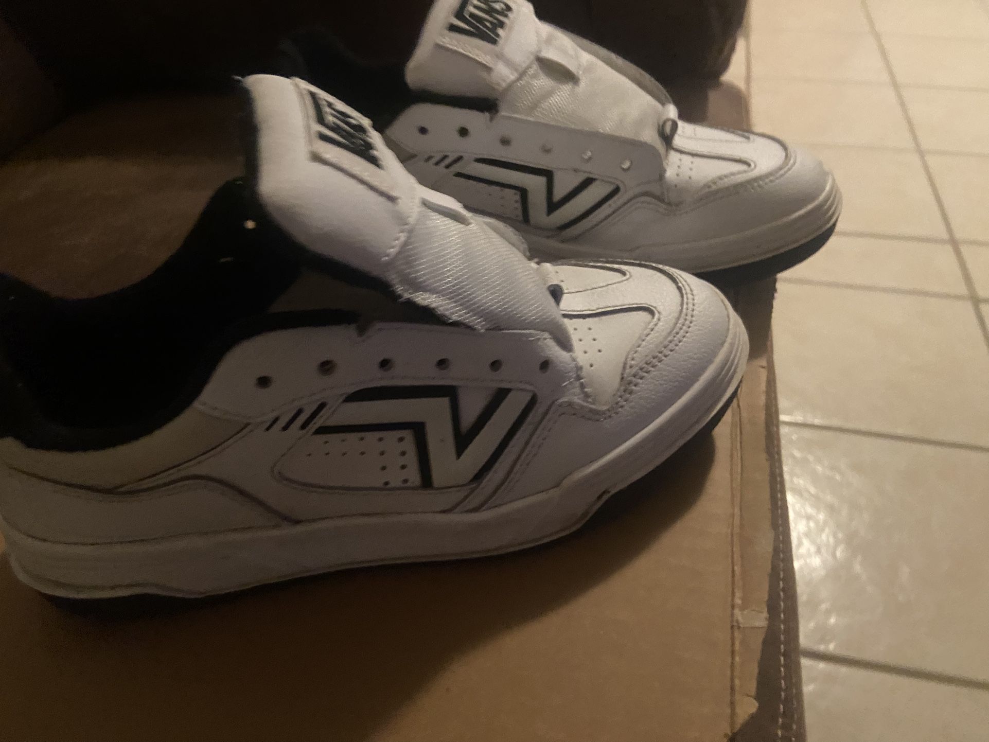 Vans Comes With Shoe Laces Included Size 7/5