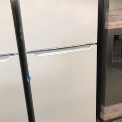 Frigidaire Top & Bottom Refrigerator 