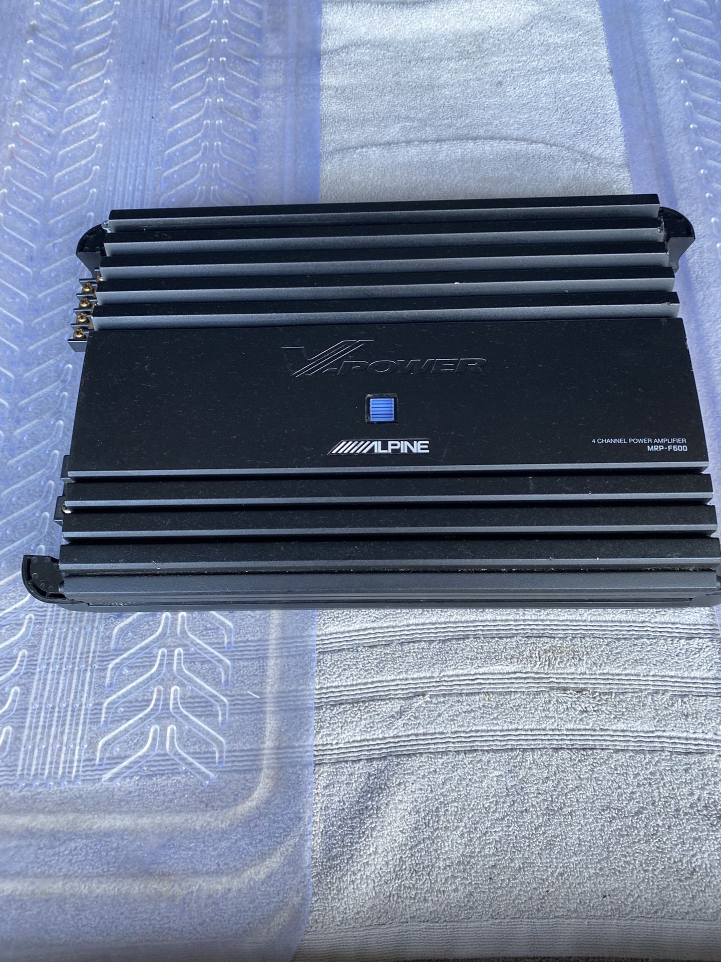 Alpine 4 Channel Power Amplifier MRP-F600 in Great Conditions 