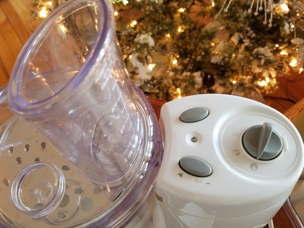 GE 4 Speed Food Processor. Very clean and in perfect working condition.