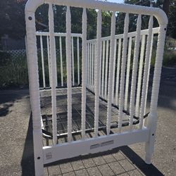Adjustable Baby Crib (0–2 Years) 