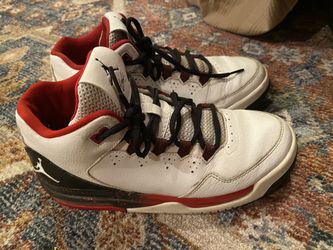 kids Jordans size 5.5 youth In beautiful conditions