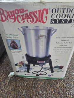 Bayou Classic 30-Qt Outdoor Turkey Fryer Cooking System – Complete Kit