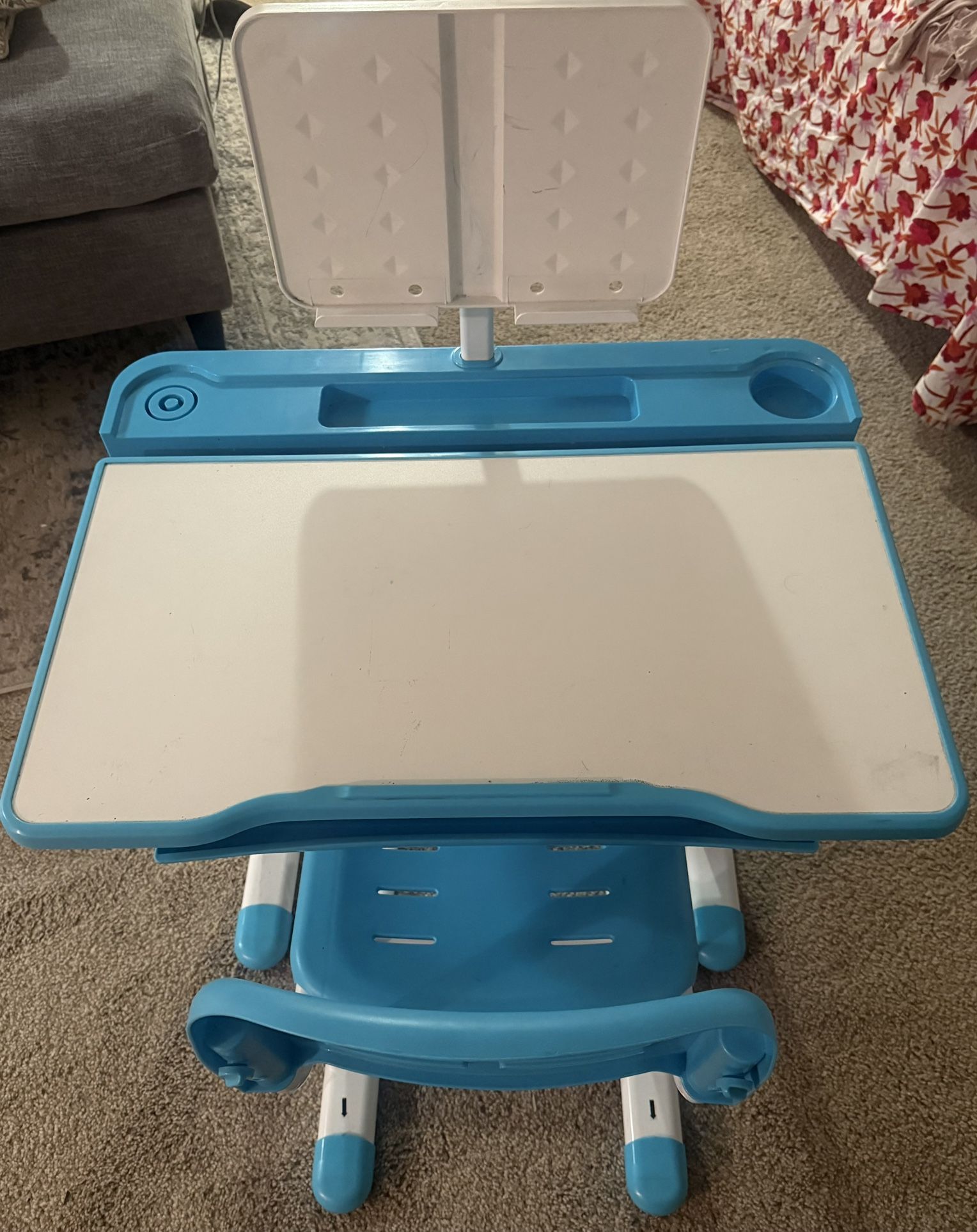 Adjustable Children’s Desk 