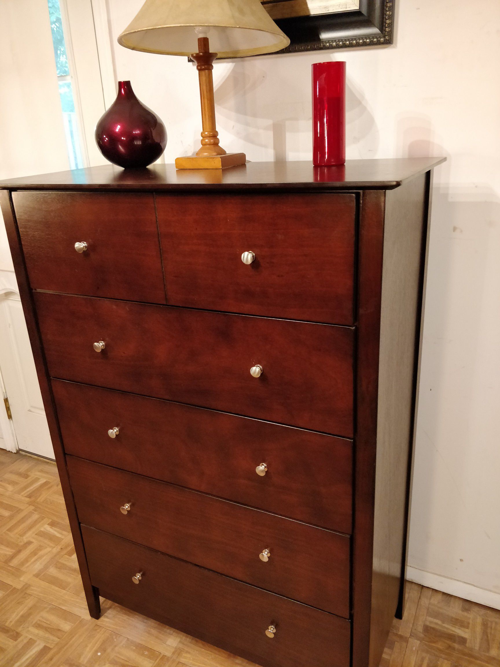 Like new big modern chest dresser with big drawers in very good condition, all drawers sliding smoothly. L37"*W17.5"*H53"