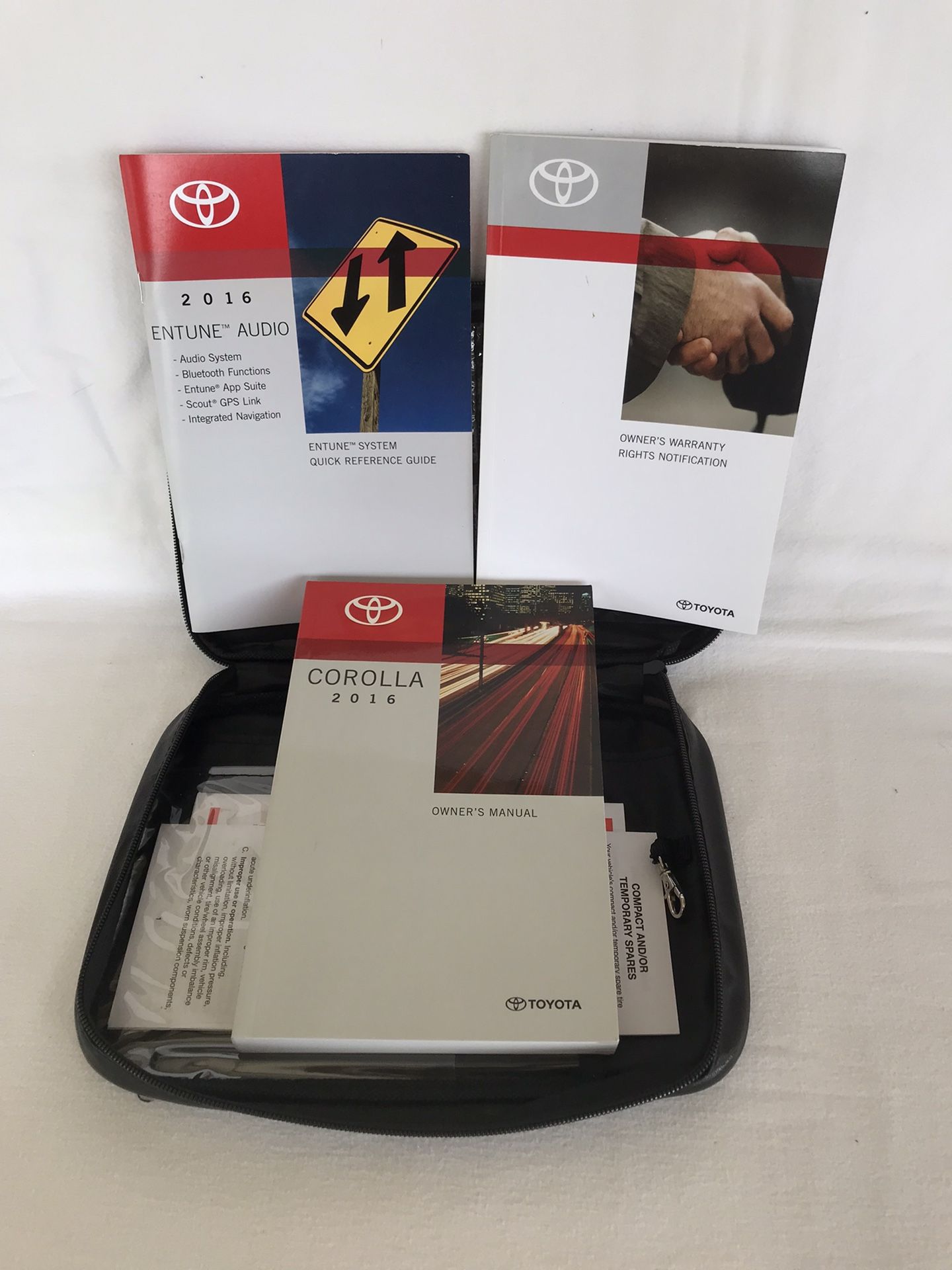 2016 Toyota Corolla Owners Manuel with Case for Sale in Montclair, CA
