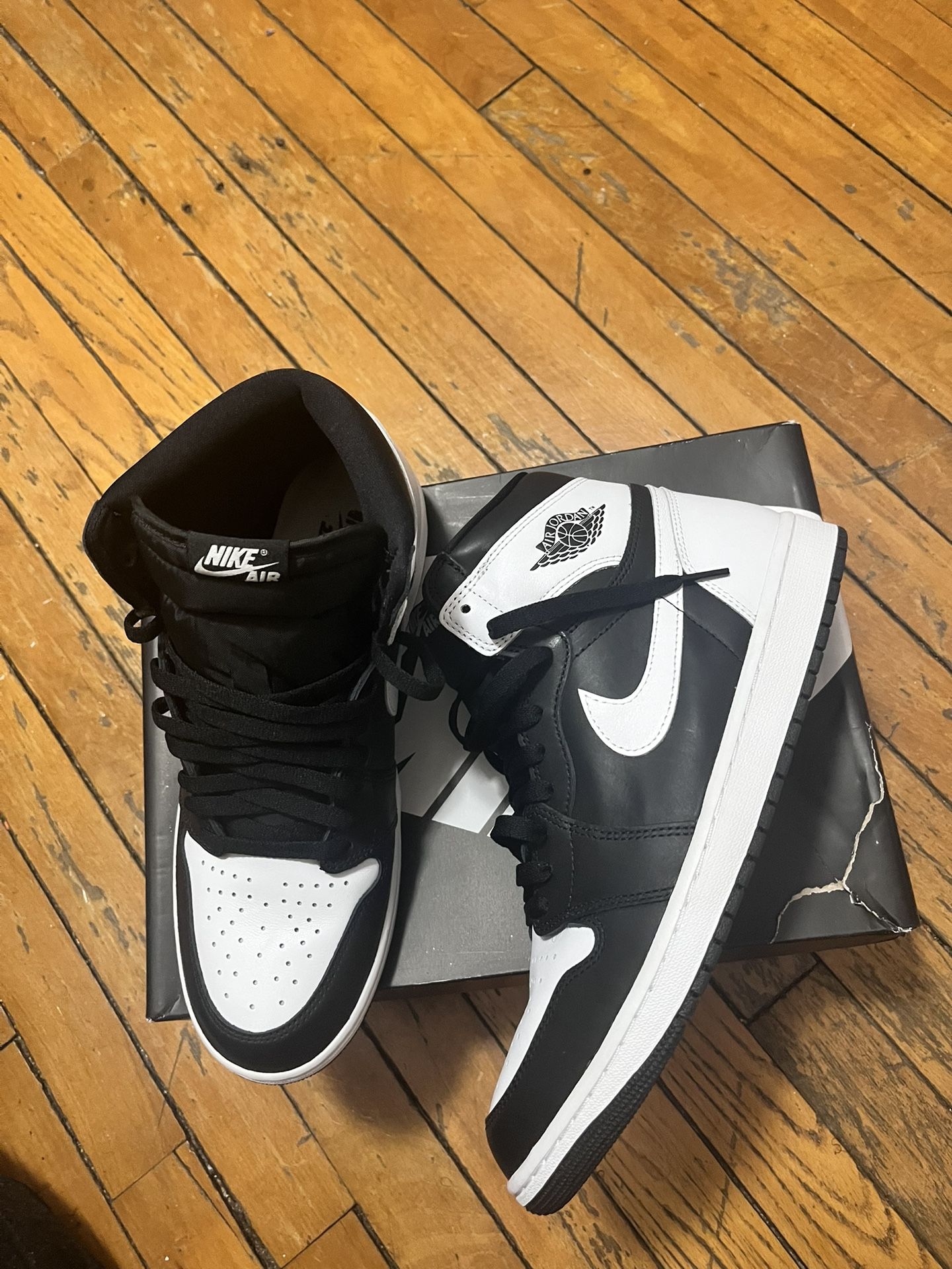 New Nike Air High Jordan 1 Black White Sz 1