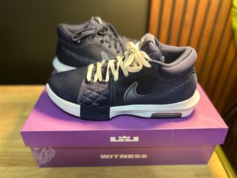 Men’s LeBron Witness 7 Navy Size 11.5