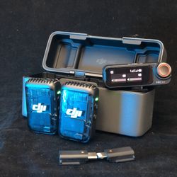 DJI Mic 2 2-Person Compact Digital Wireless Microphone System/Recorder for Camera & Smartphone (2.4 GHz)