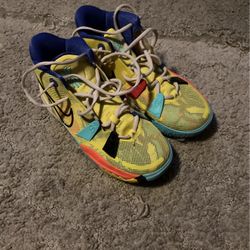 Nike Kyrie Size 5.5