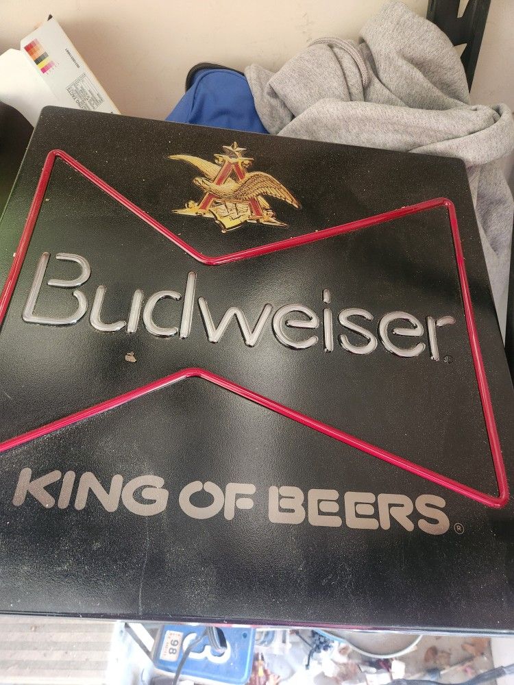 Vintage Beer Sign That Lights Up 