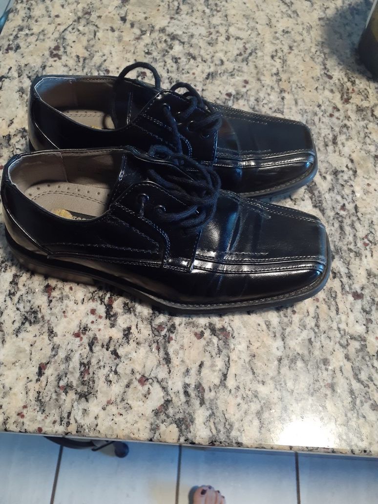 Boys shoes