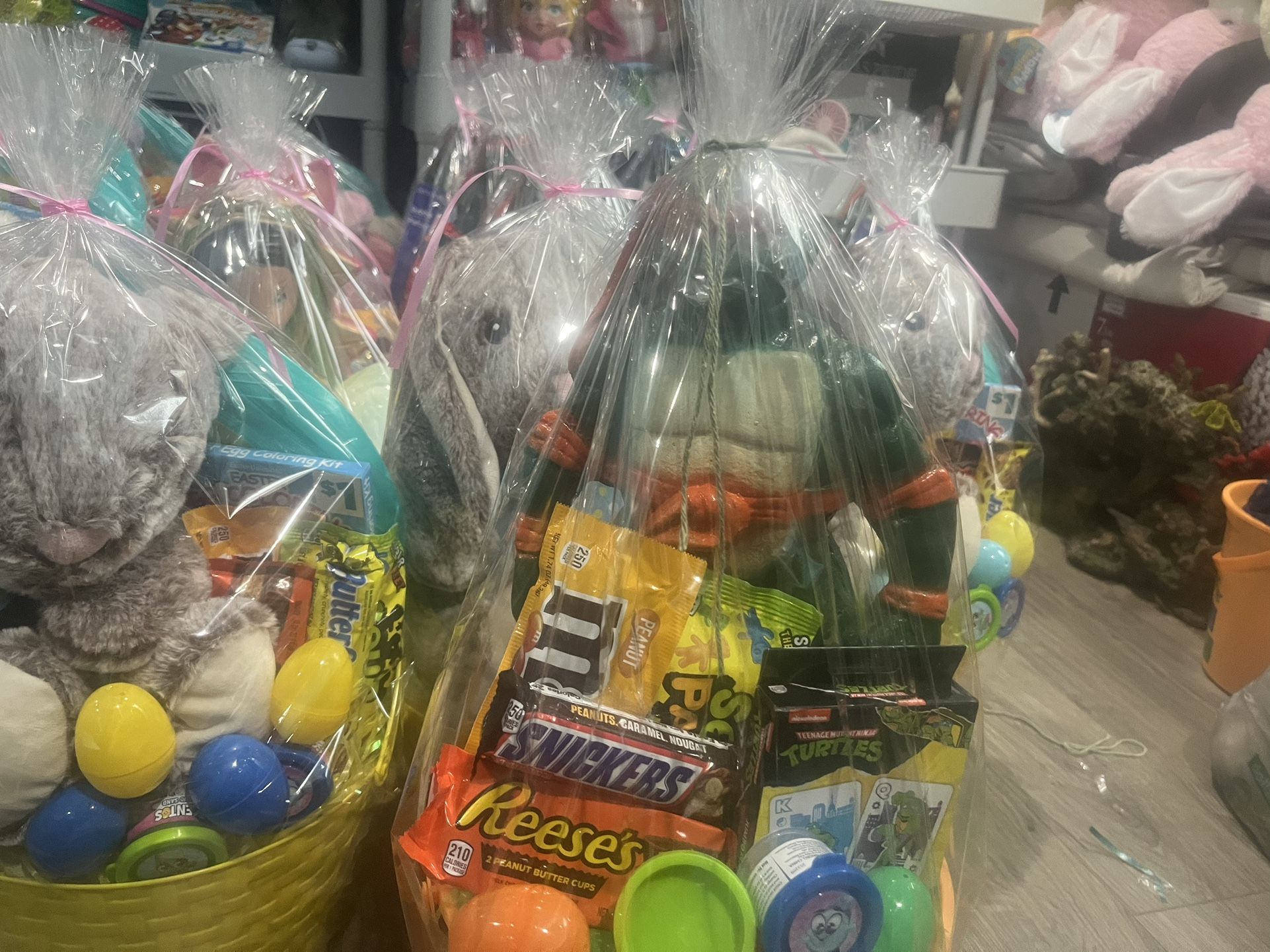 Easter Baskets Confetti Eggs And Piñatas 