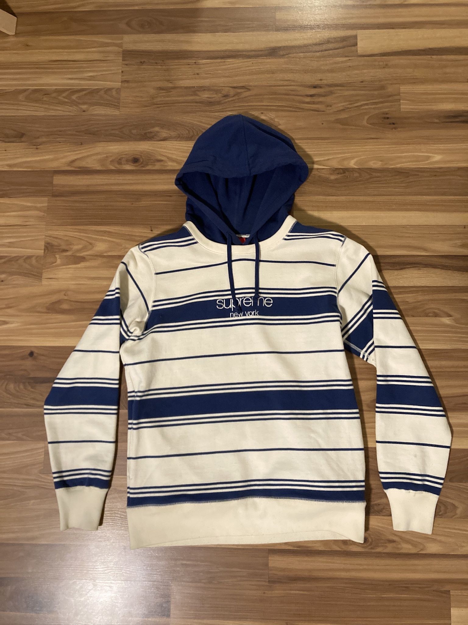 Supreme Hoodie Size Small