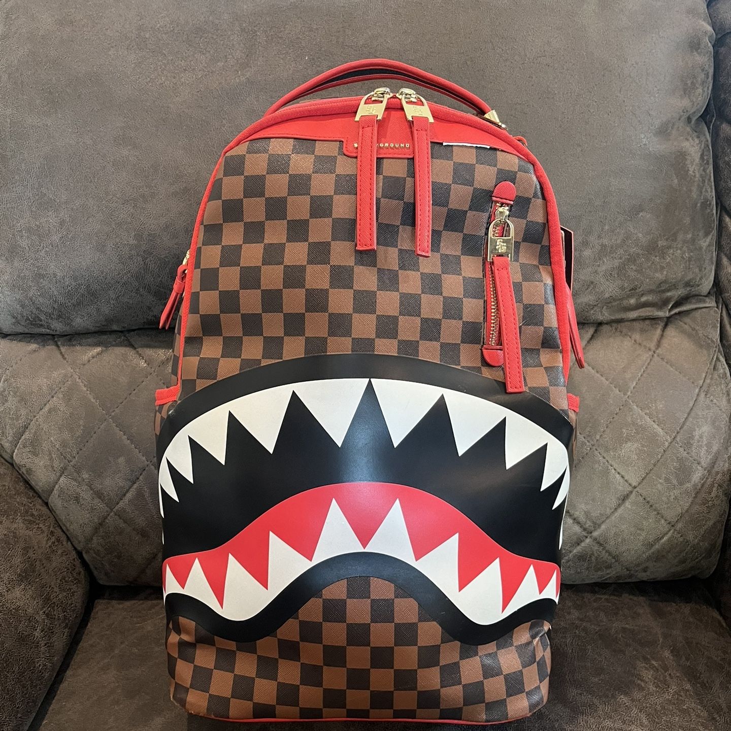 bape shark louis vuitton backpack Sprayground BROWN AND CREAM DRIP CHECK Louis Vuitton Shark Sprayground Backpack