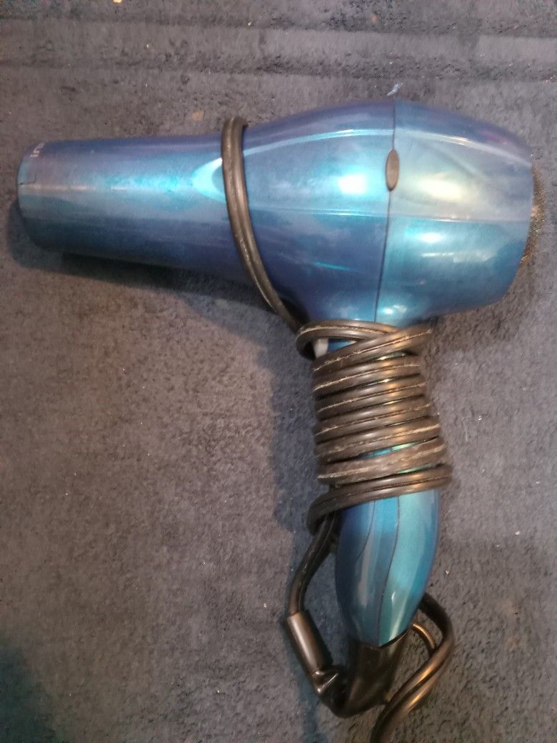 Hair Straighteners & Blow Dryers-1 Revlon Blk Str, 1 Remington Grn Str, 1- CONAIR GOLD IS A STRAIGHTENER & BLOW DRYER COMES W ATTACHMENTS PICS $10 Ea