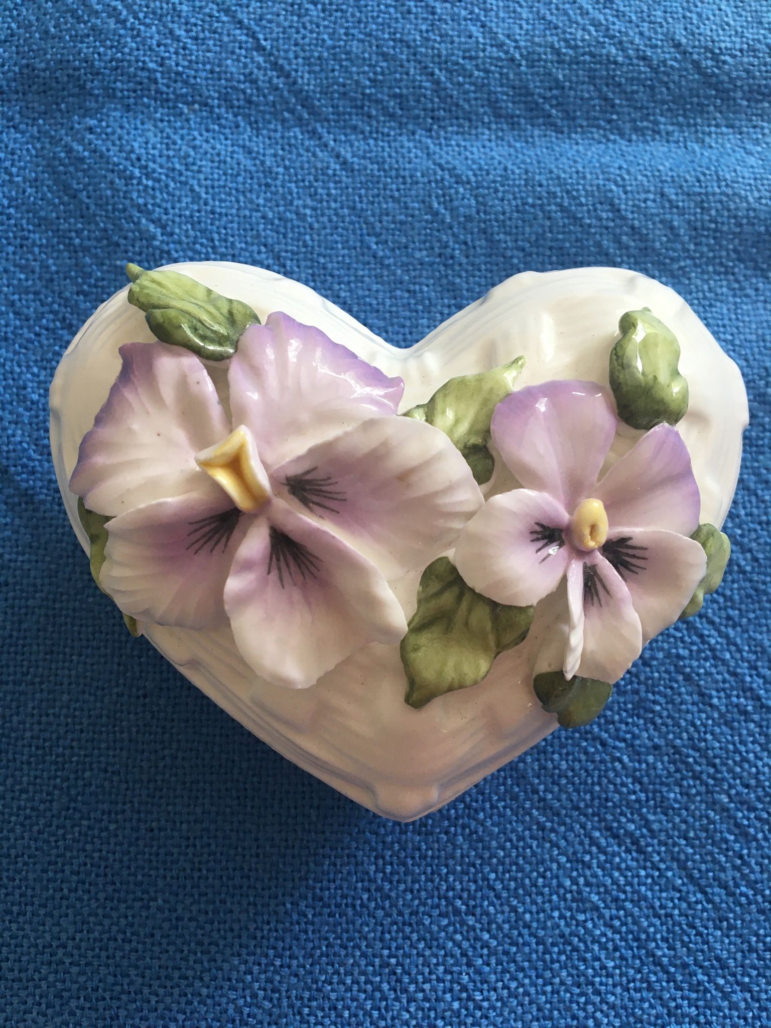 Trinket / Jewelry Containerwith White And Purple Pansies