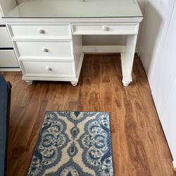 White Desk 