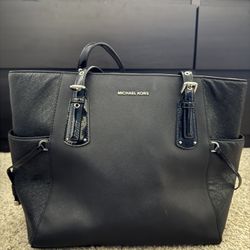 Micheal Kors Large Leather Black Bag
