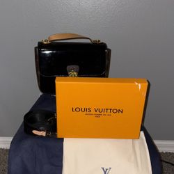 LOUIS VUITTON PURSE 