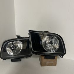 Headlights  .2005. 2006  Ford Mustang 