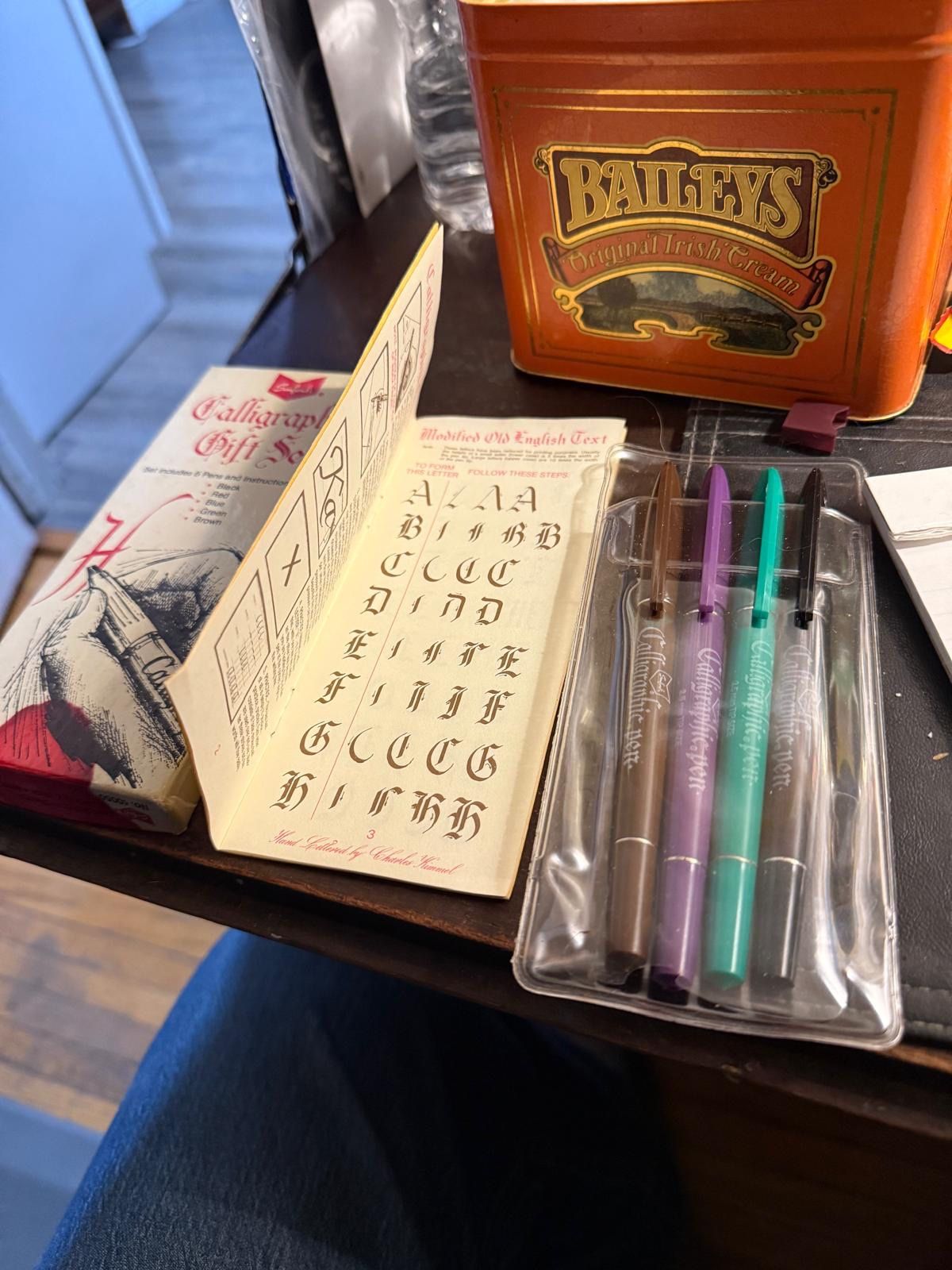 VTG Calligraphies Pen Set with Instructions Booklet OBO