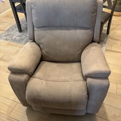 BRAND NEW LAZY BOY RECLINER 