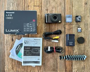 Panasonic LUMIX DMC-LX3 with all original items and packaging