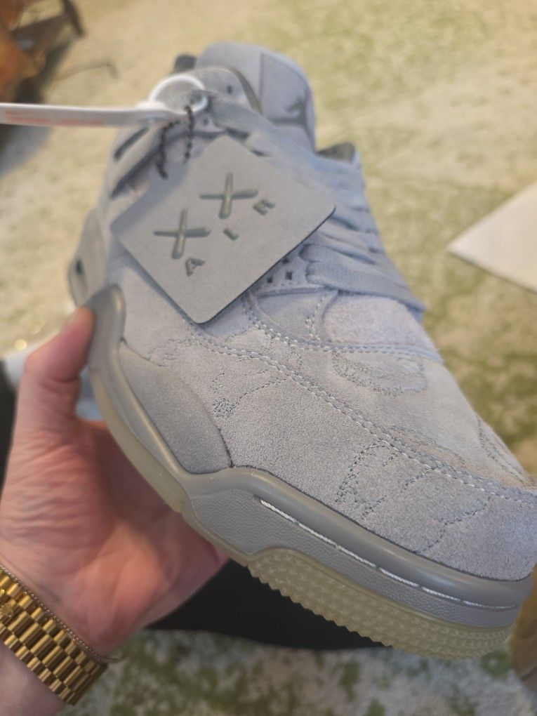 Jordan 4 X KAWS Collab (Gray)