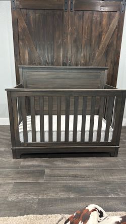 Simmons baby crib 4 in 1