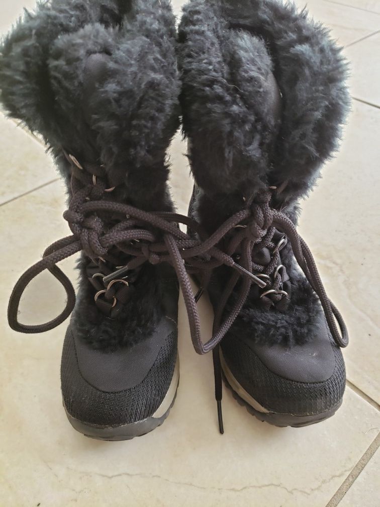 Snow boots, kids size 11