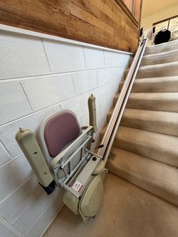 Acorn Superglide Stair Lift Chair Lift Complete with Rail, 2 Remotes & Manual