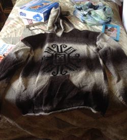 Alpaca sweater with hood and pockets