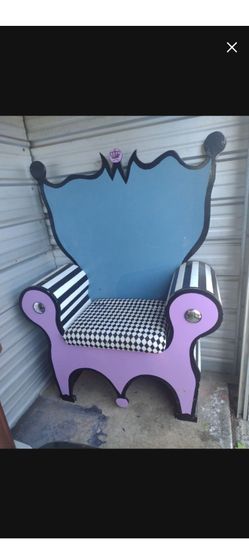 Wood theatrical chair