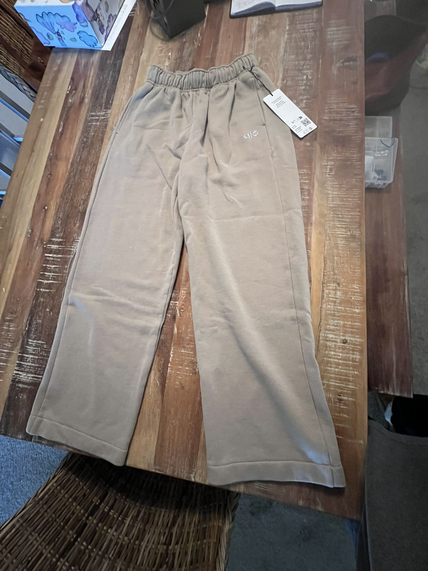 ALO Straight Leg Sweatpants (NWT)