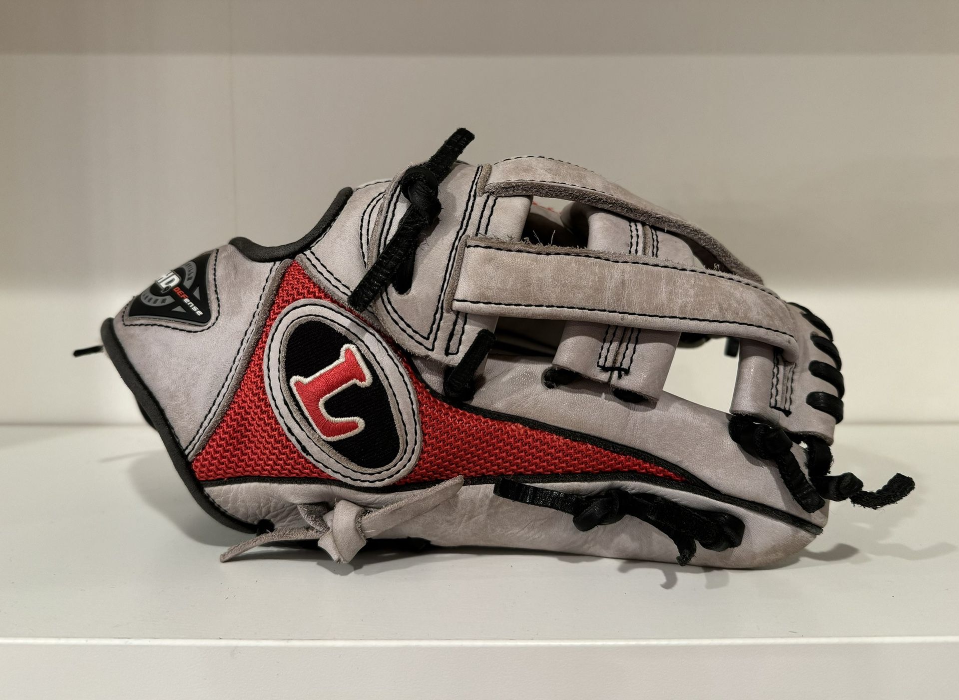 Louisville Slugger 11.75” HD9 Hybrid Leather Baseball Glove