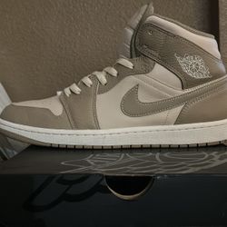 Jordan 1 Legend Brown