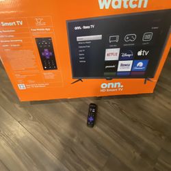 32 Inch Roku smart Tv With Box And Remote 