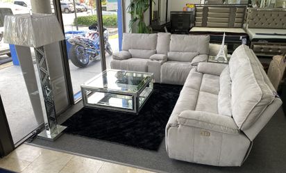  Micro-Fiber Power Recliner with USB Ports Now $2,499/Sillón reclinable eléctrico de microfibra con puertos USB Ahora $2,499