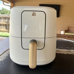 Beautiful Brand Air Fryer New  (6QRT)
