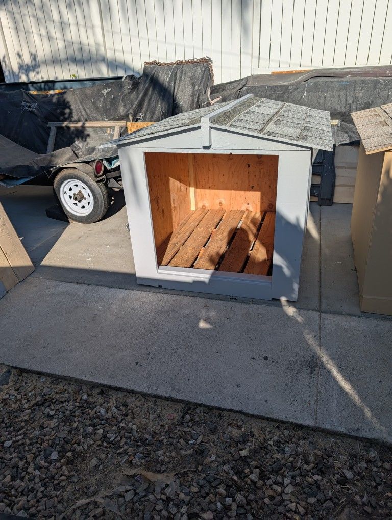 2x Large Dog House Shingle Roof Lifted From The Ground  Guarantee no Leak