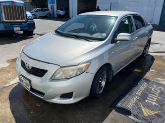Toyota Corolla LE 2010 silver 4-door sedan