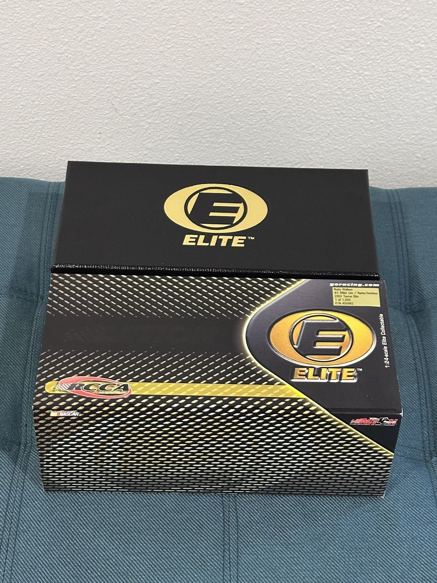 Rusty Wallace #2 Miller Lite / Harley -Davidson 2002 Taurus Elite 1/24 Diecast