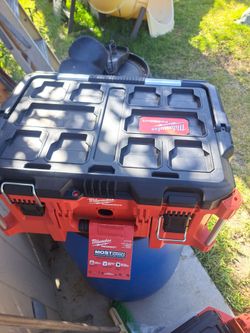 Milwaukee packout large tool box
